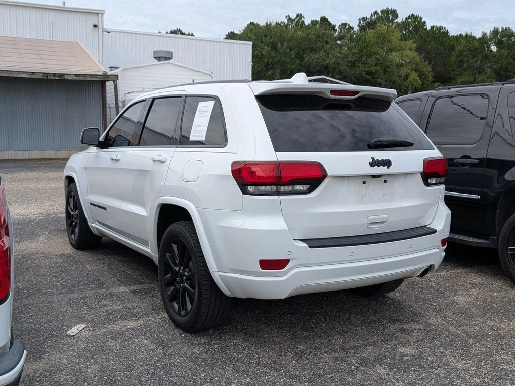Used 2021 White Jeep Laredo X image 2