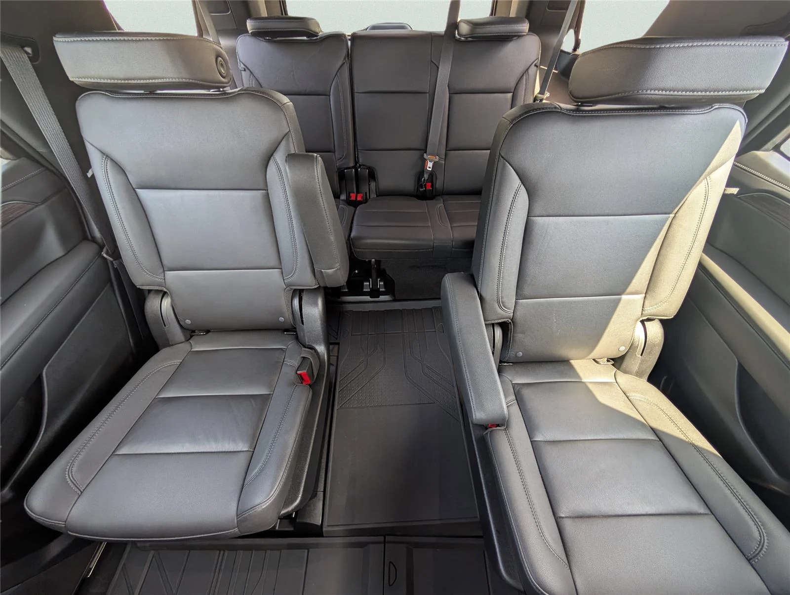 Used 2022 Black Chevrolet Z71 image 9