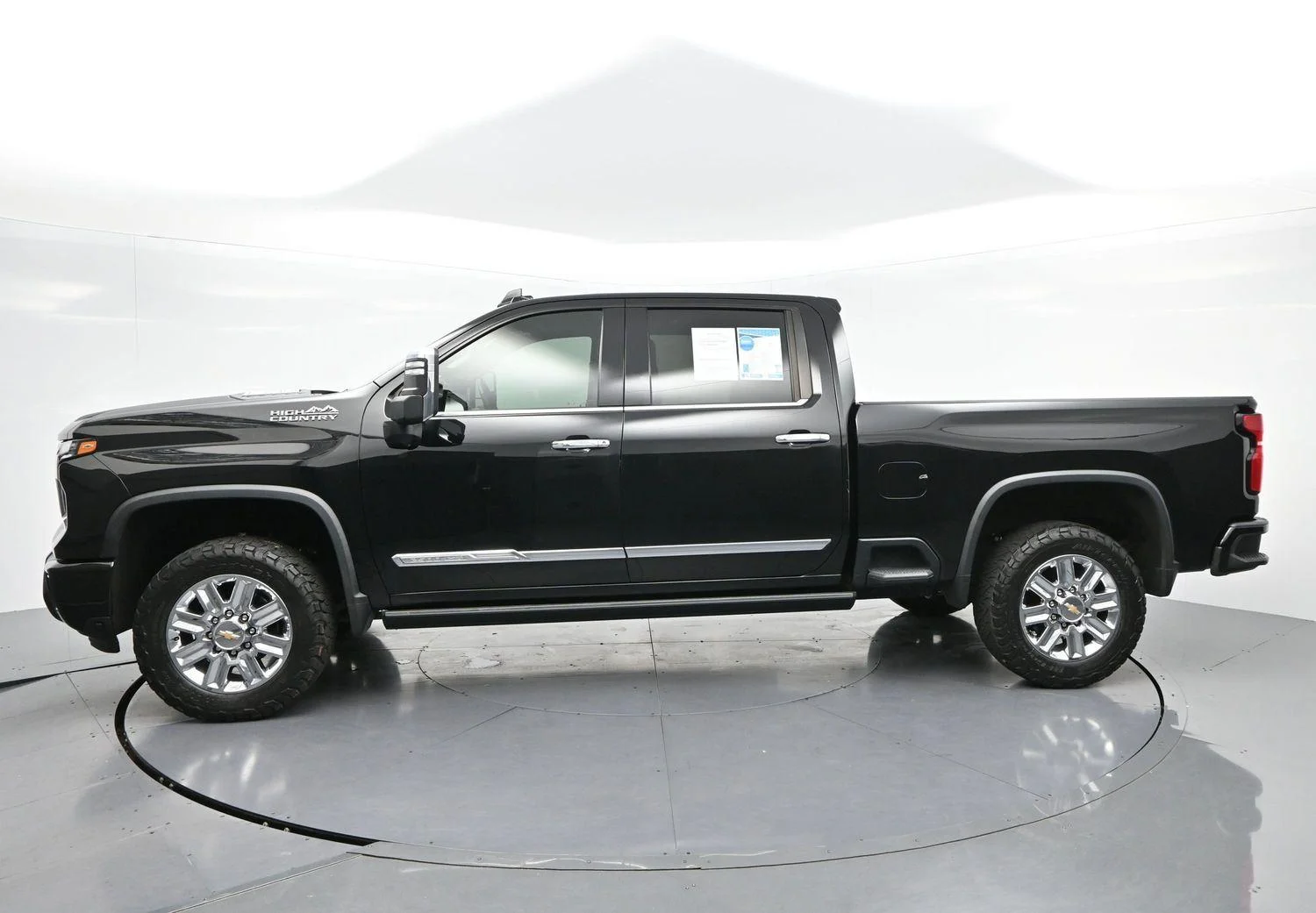 Used 2024 Black Chevrolet High Country image 4