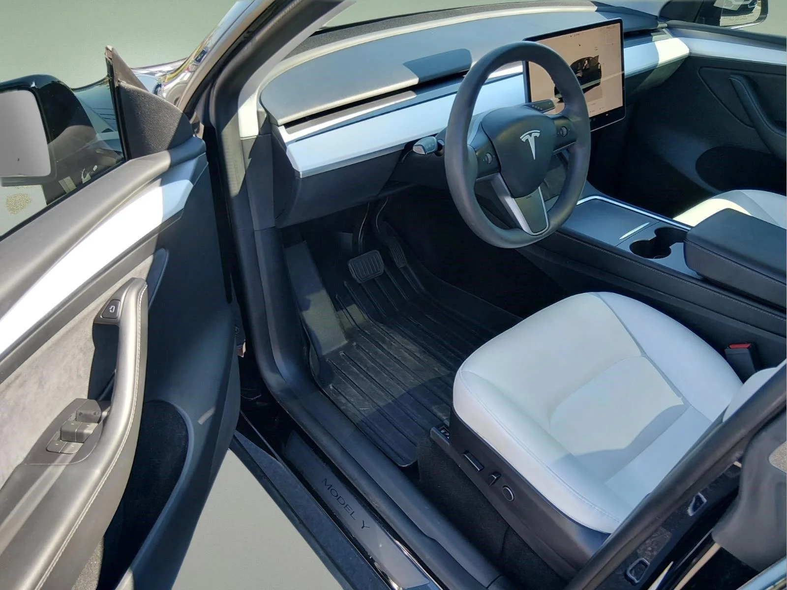Used 2023  Tesla Long Range image 15