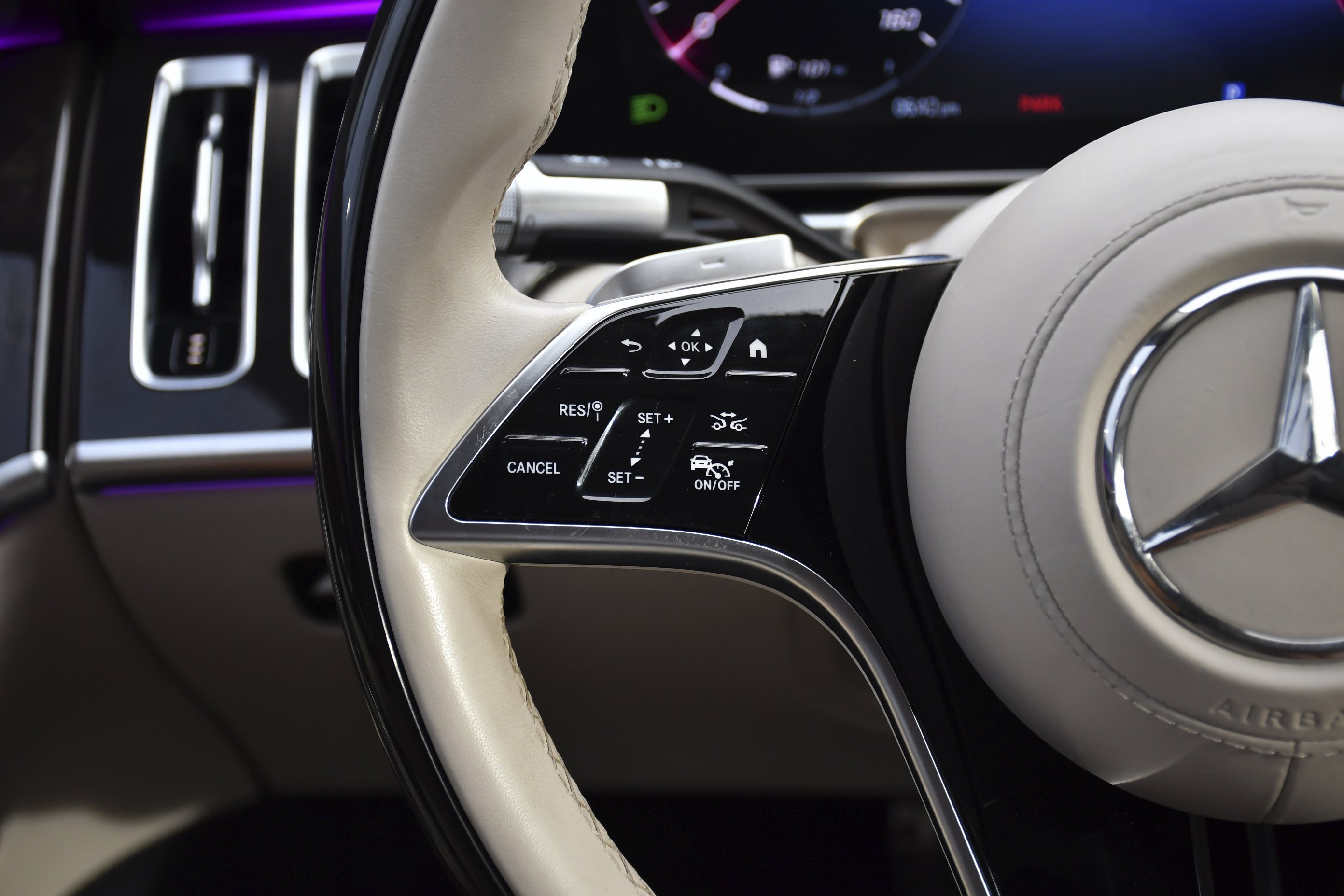 Used 2023 Diamond White Mercedes-Benz S 500 image 8