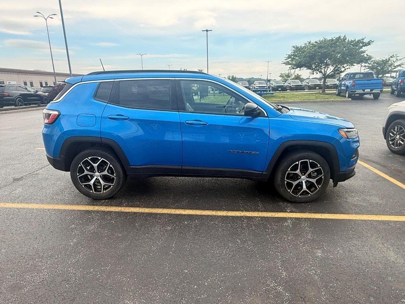 Used 2024 Hydro Blue Pearlcoat Jeep Latitude image 6