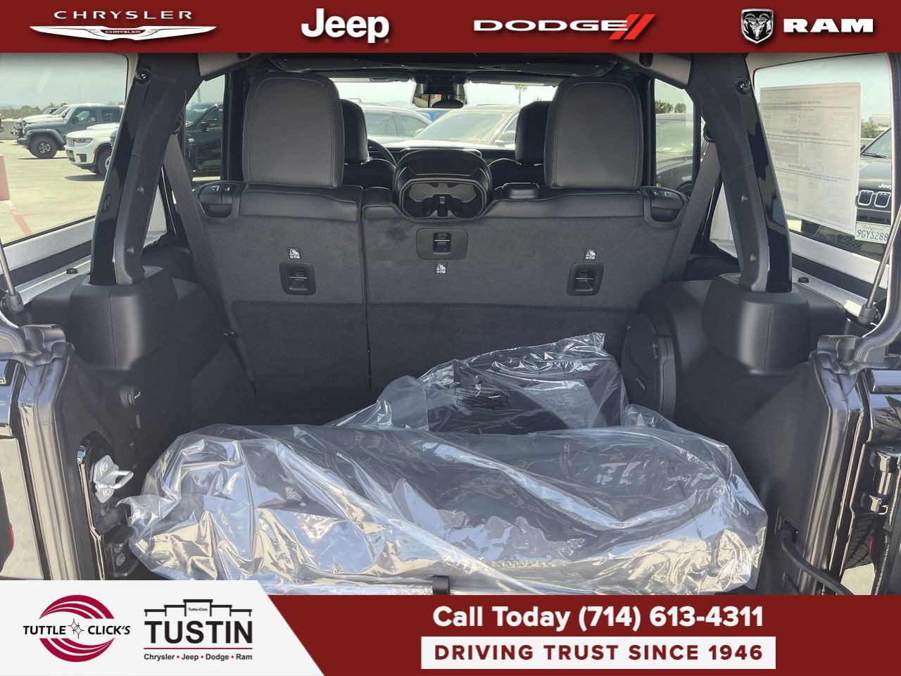 New 2026 Black Clear-Coat Exterior Paint Jeep Sahara image 27