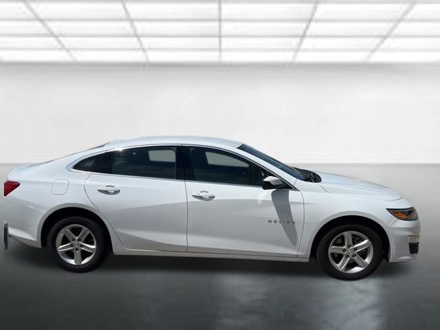 Used 2024 Summit White Chevrolet 1LT image 3