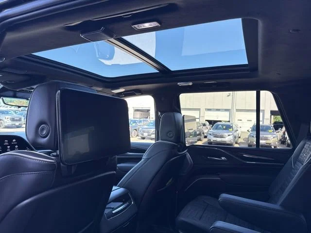 2024 Cadillac Escalade V-Series - Photo 18