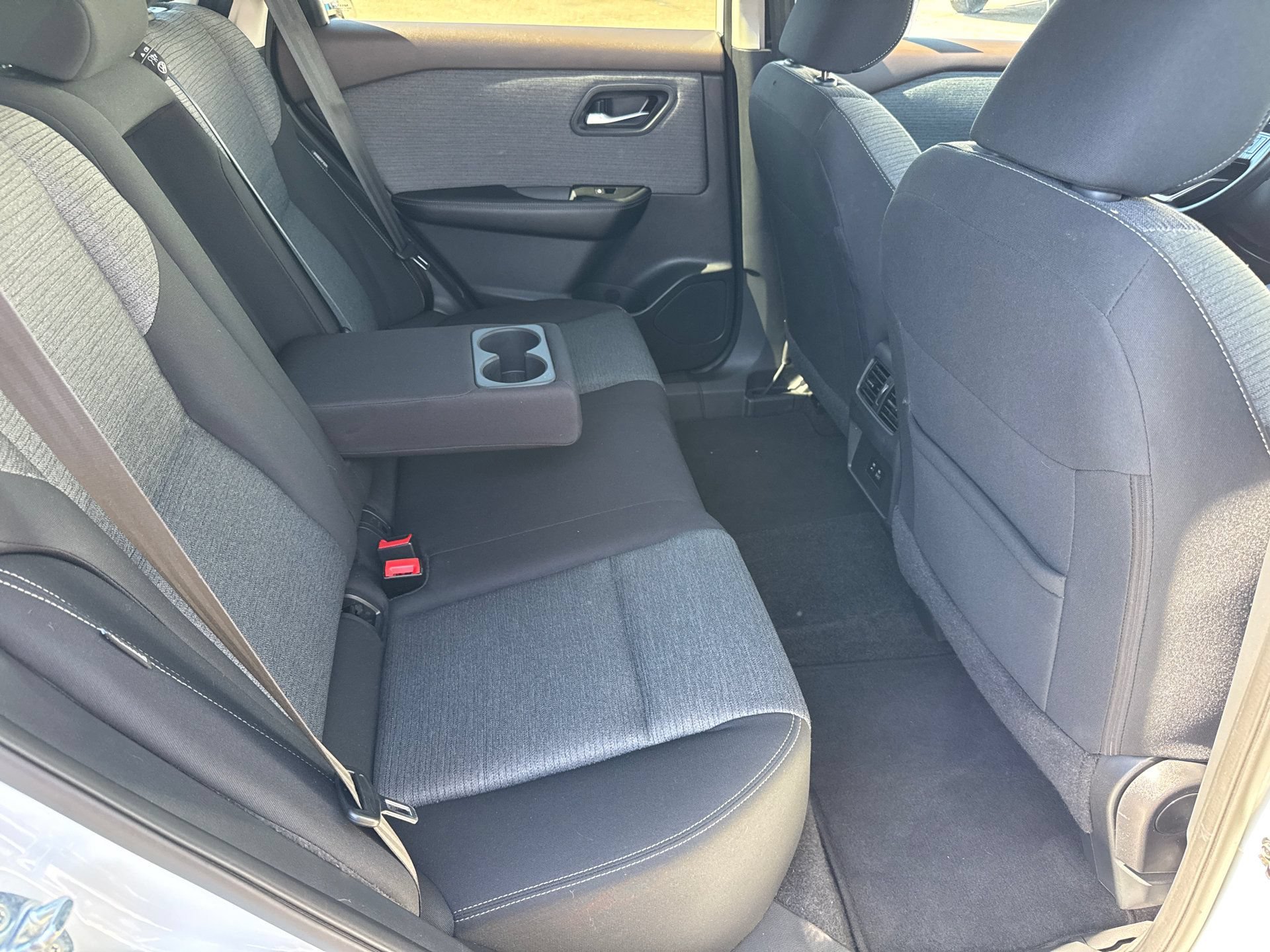 2023 Nissan Rogue SV - Photo 14