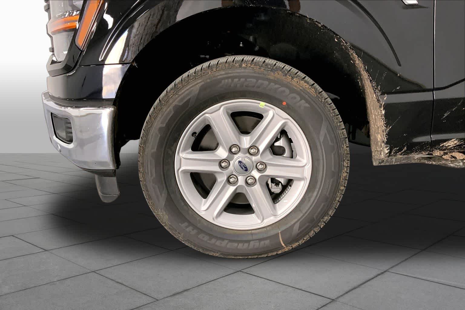 New 2026 Agate Black Metallic Ford XLT image 9