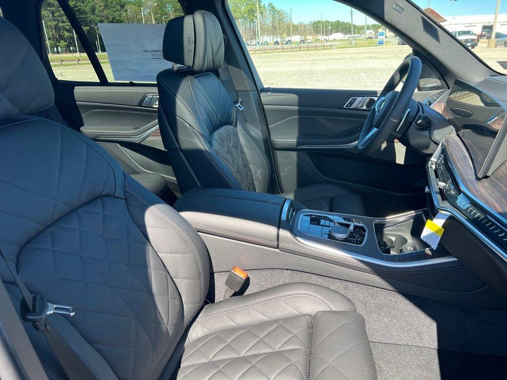 New 2026 Black Sapphire Metallic BMW xDrive40i image 29