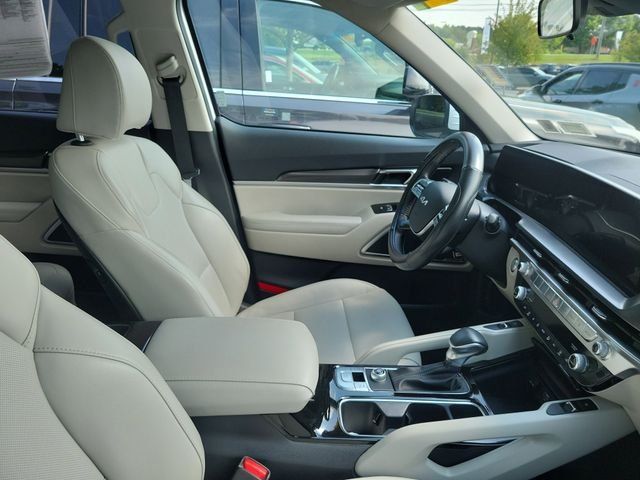 Certified Used 2024 White Pearl Kia S image 10