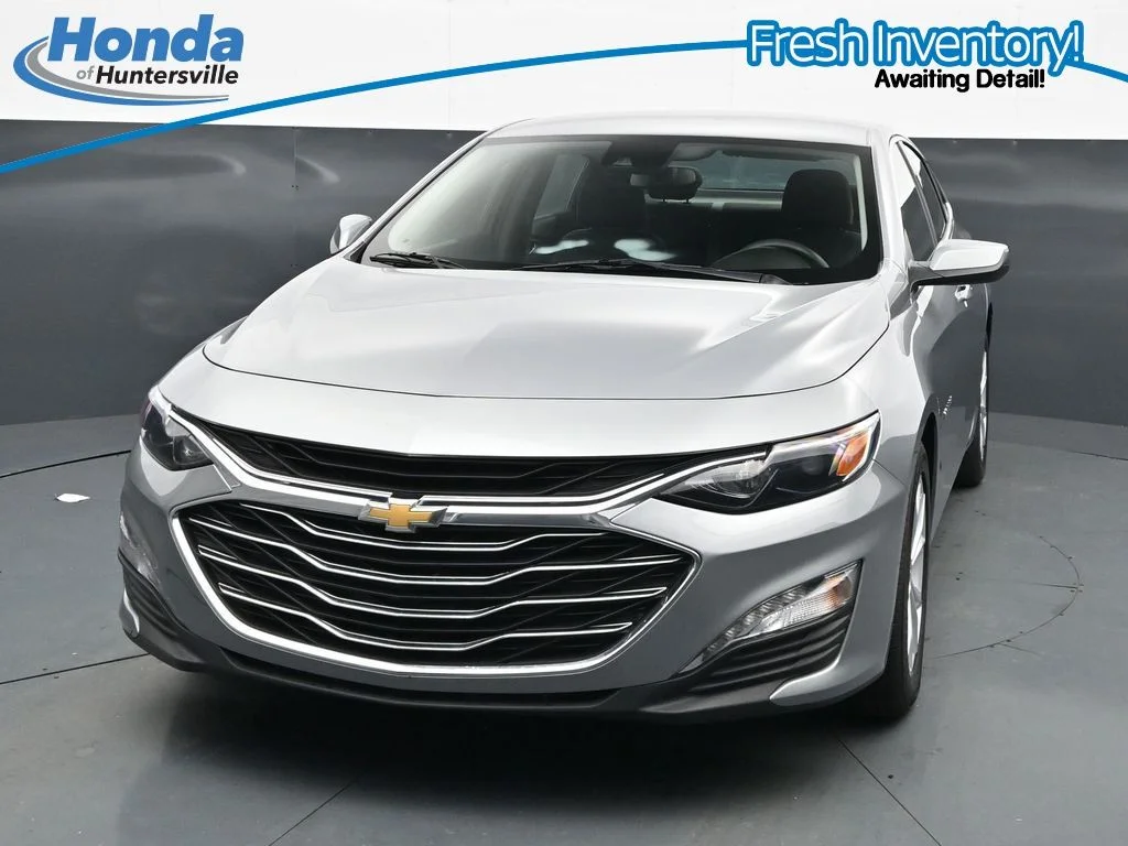 Used 2025 Sterling Gray Metallic Chevrolet LT image 4