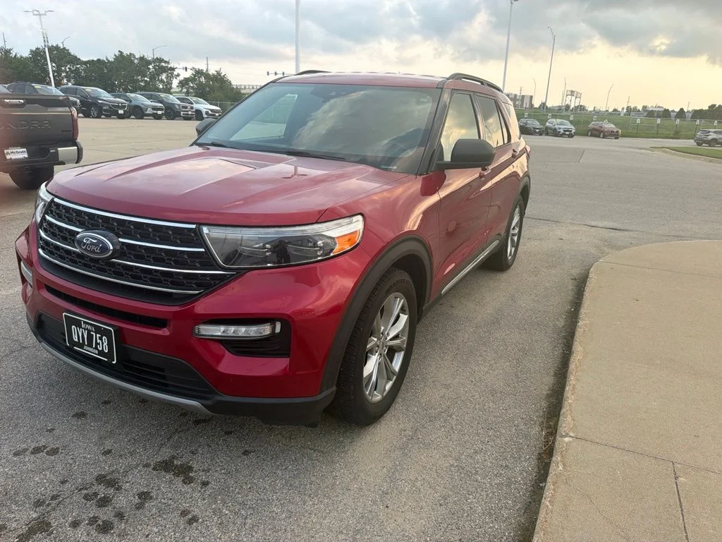 Used 2020 Red Ford XLT image 2