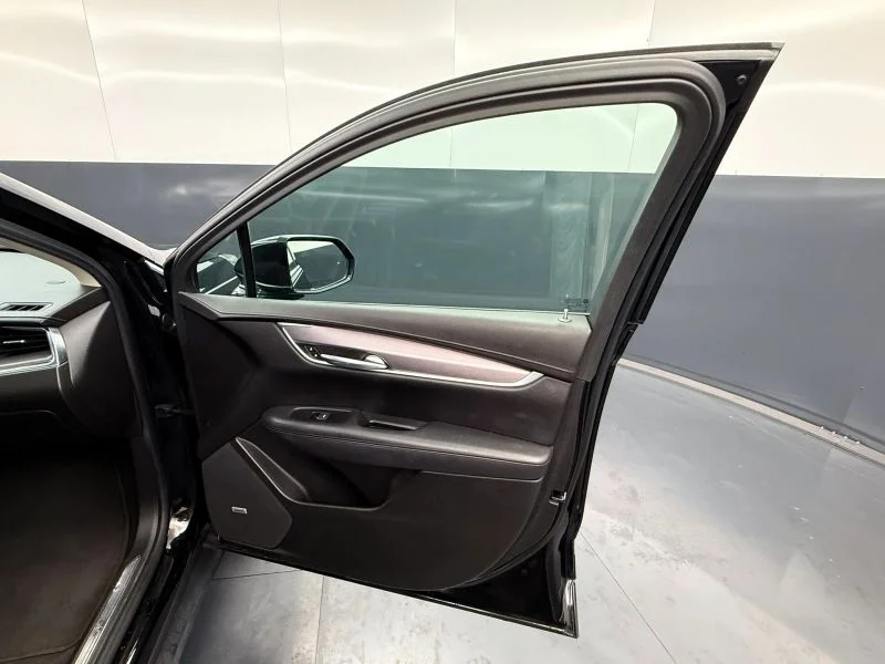 Used 2017  Cadillac Luxury Sport Utility 4D image 12