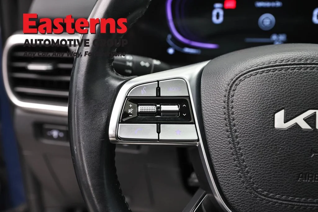 Used 2025 Black Kia S image 15