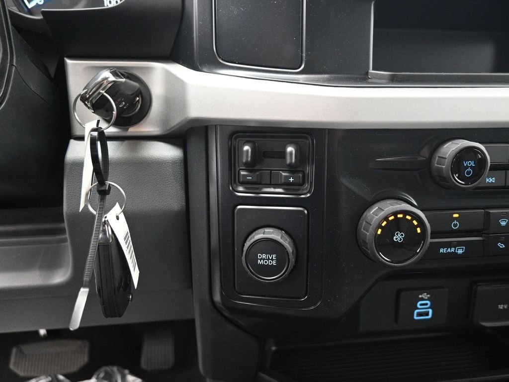 New 2026 Oxford White Ford XLT image 16
