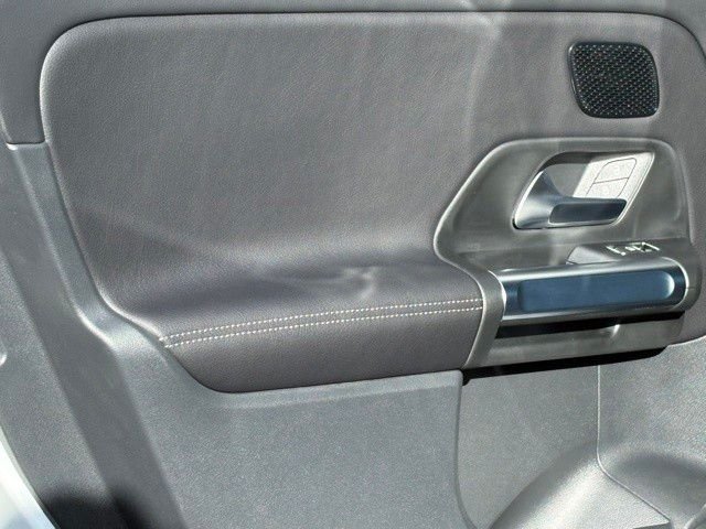New 2026 Polar White Mercedes-Benz GLB 250 image 23