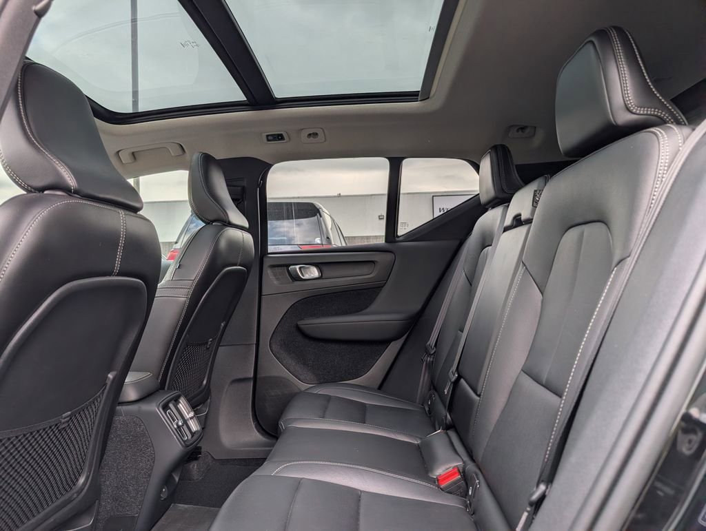 Used 2019  Volvo Momentum image 14