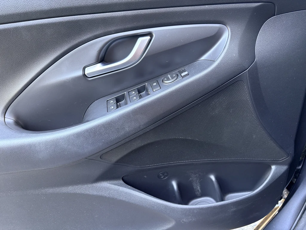 Used 2018 Summit Gray Hyundai Base image 10