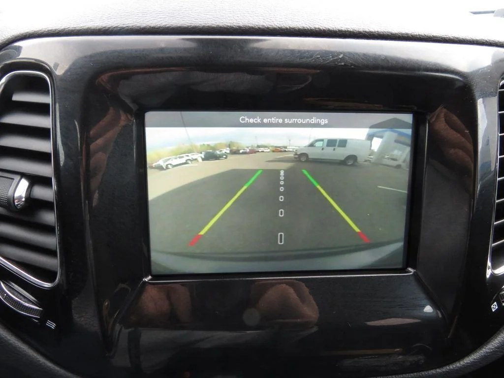 Used 2019 Granite Crystal Metallic Clear Jeep Altitude image 28