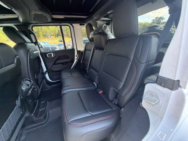New 2027 Bright White Clear-Coat Paint Jeep Rubicon X image 13