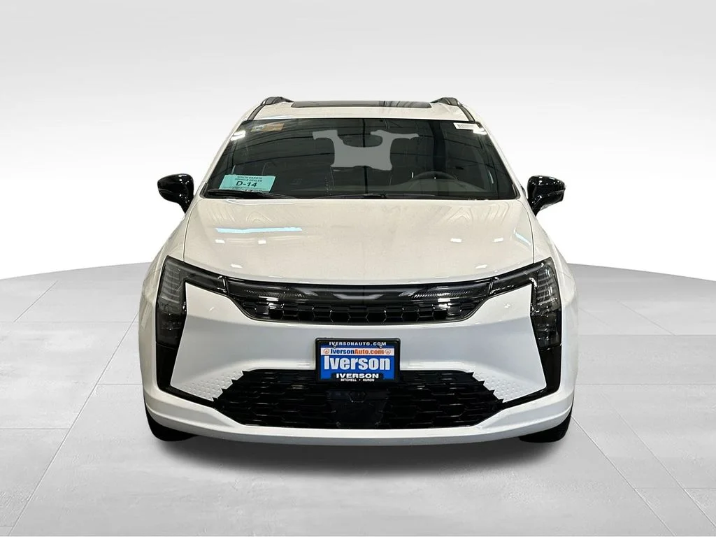 New 2027 Bright White Clear-Coat Exterior Paint Chrysler Limited image 2