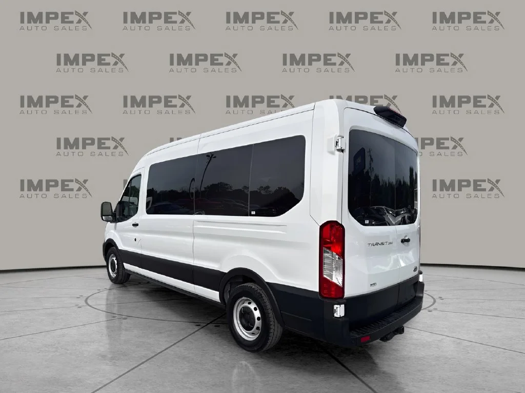 Used 2023 White Ford XL image 3