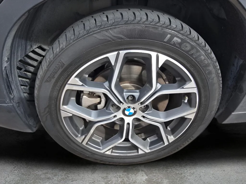 Used 2023 Jet Black BMW xDrive28i image 9