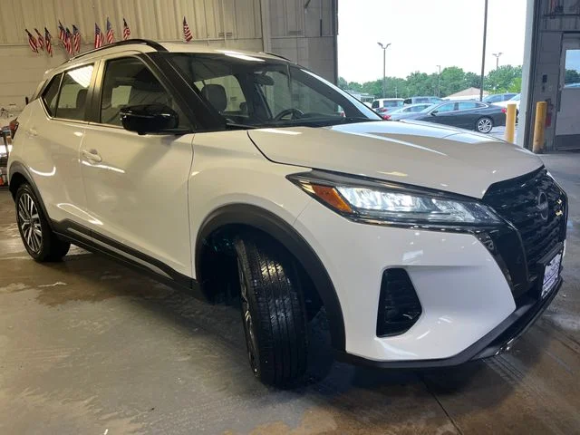 Used 2024 White Nissan SR image 7