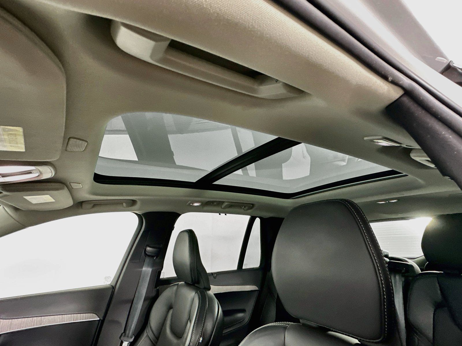 Used 2023 Silver Dawn Metallic Volvo Ultimate image 23