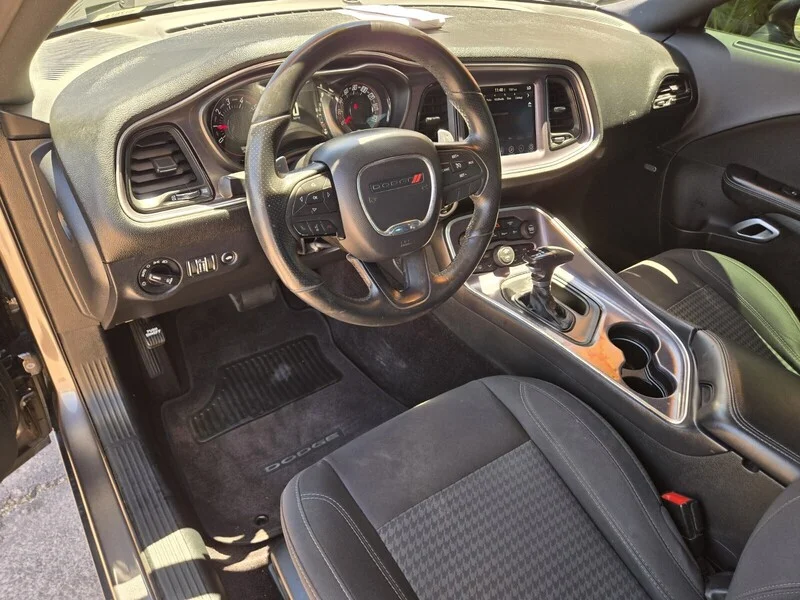 Used 2017 Granite Pearlcoat Dodge SXT image 8