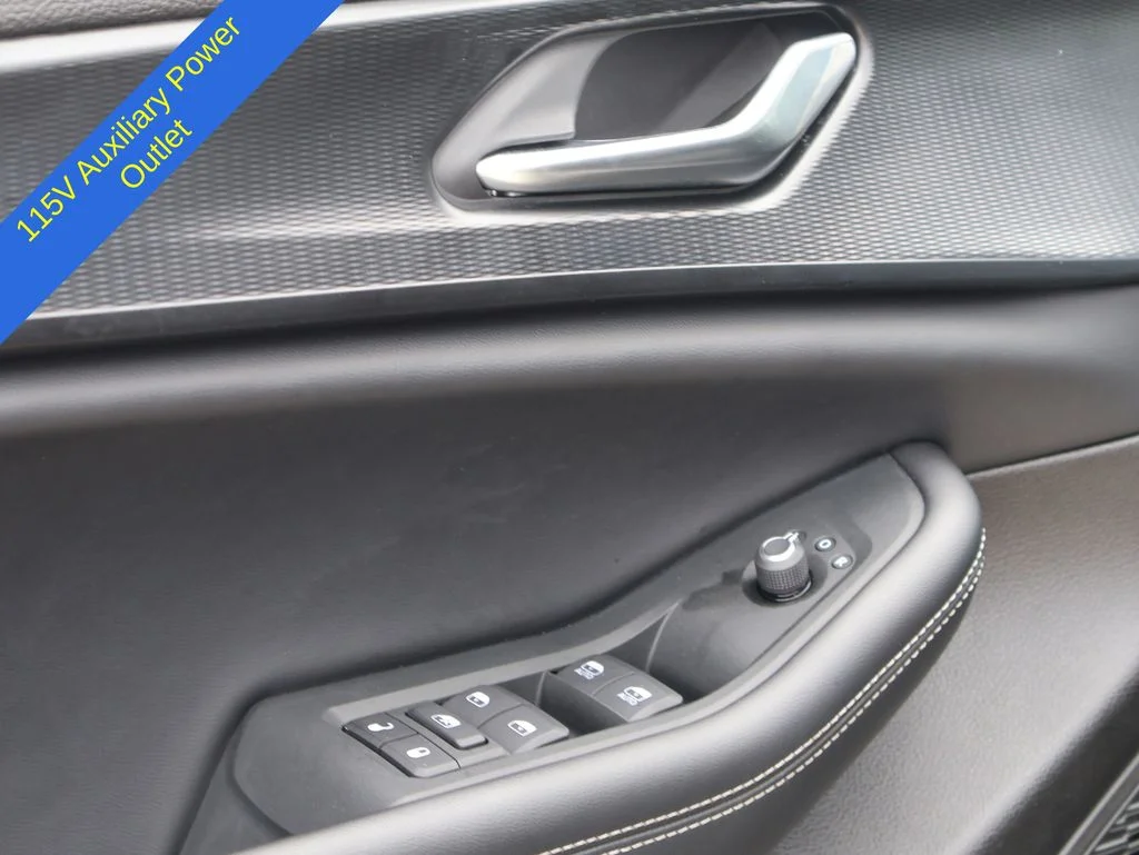 Used 2025 Black Jeep Altitude image 22