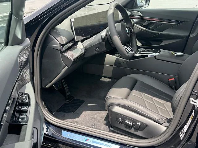 New 2027 Carbon Black Metallic BMW 530i xDrive image 4