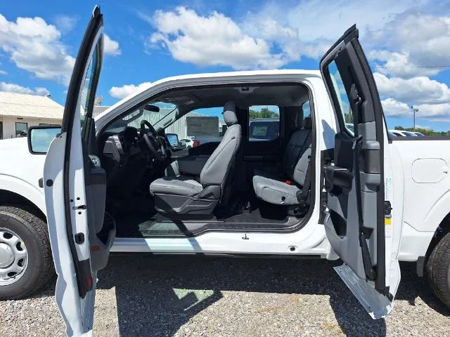 New 2026 Oxford White Ford XL image 37