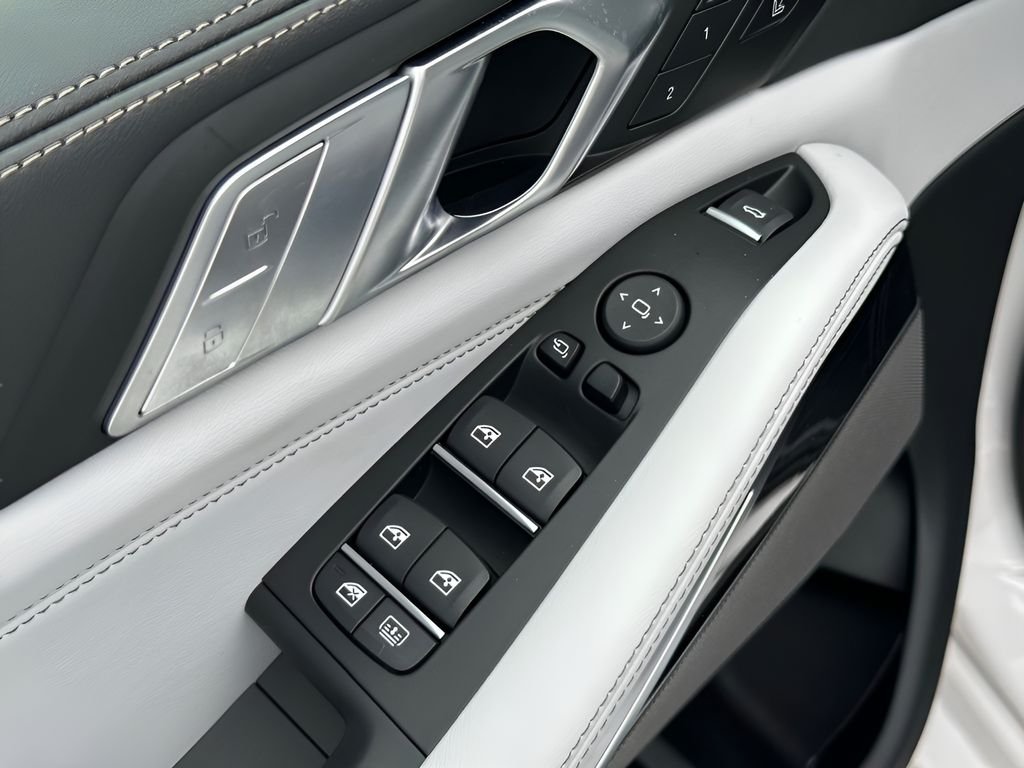 New 2027 Mineral White Metallic BMW xDrive40i image 12