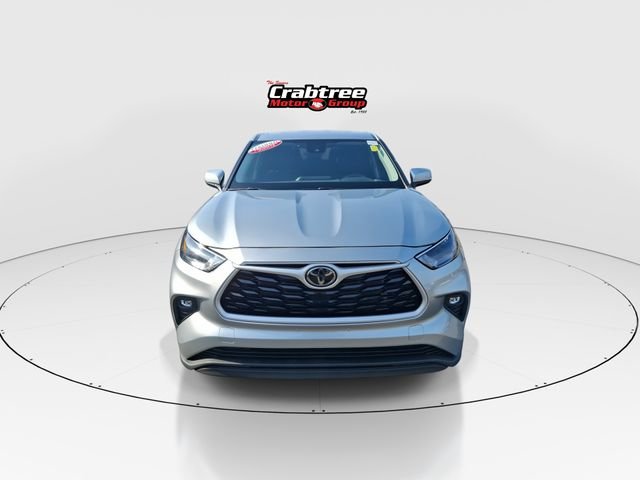 Used 2024 Silver Toyota LE image 3