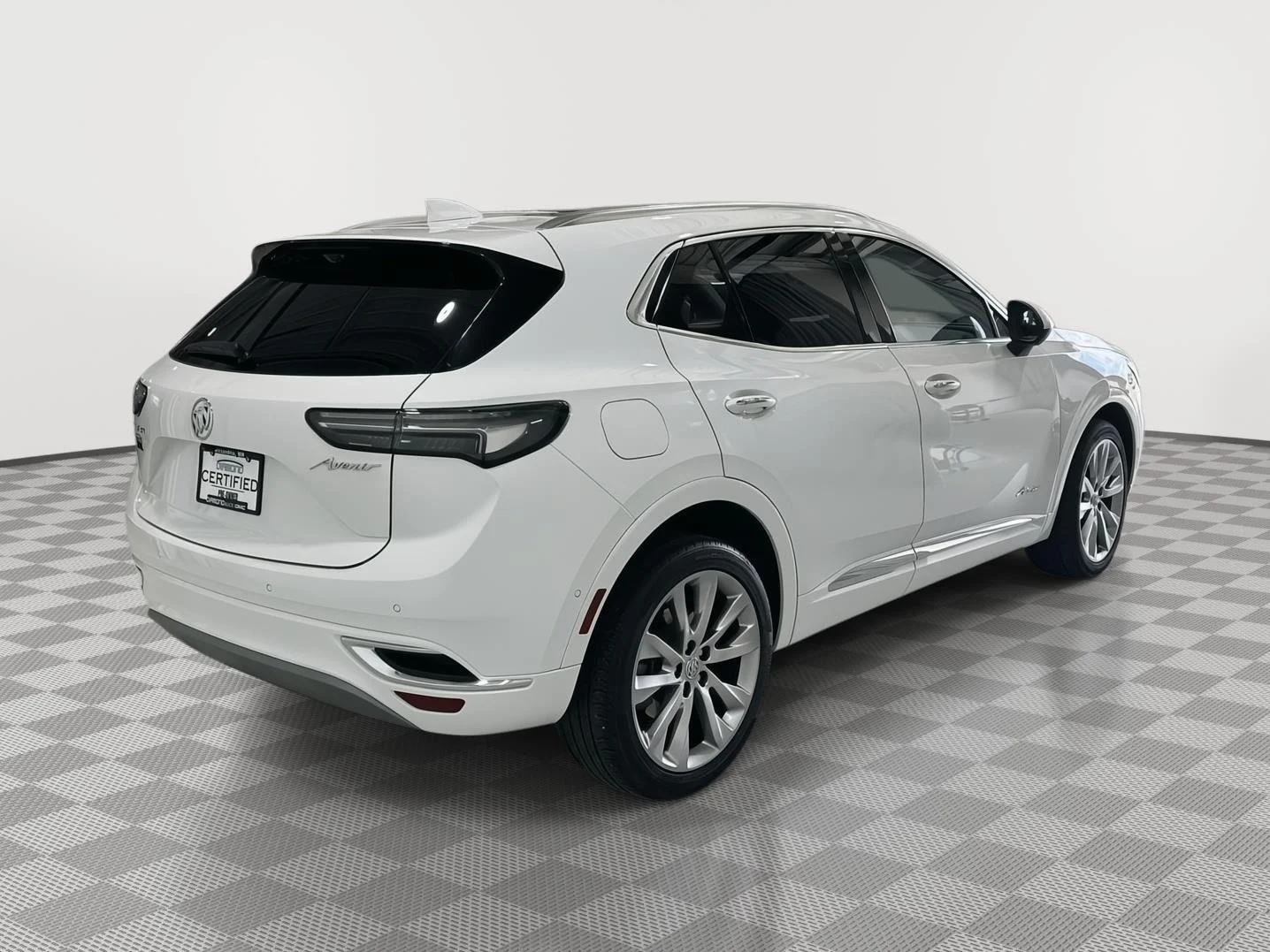 Used 2022 SUMMIT WHITE Buick Avenir image 5