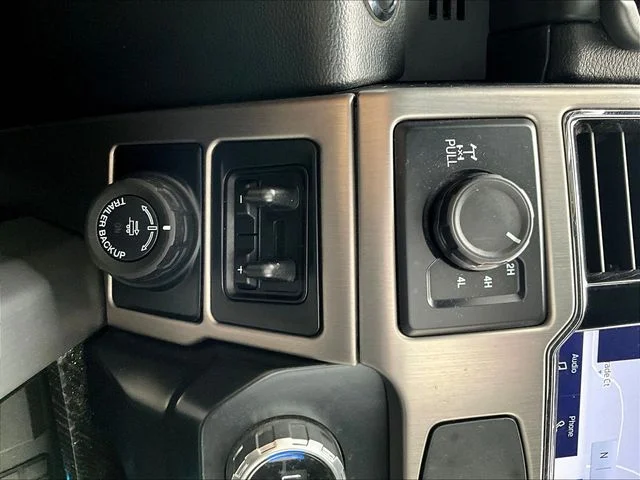 Used 2022 White Ford Platinum image 19