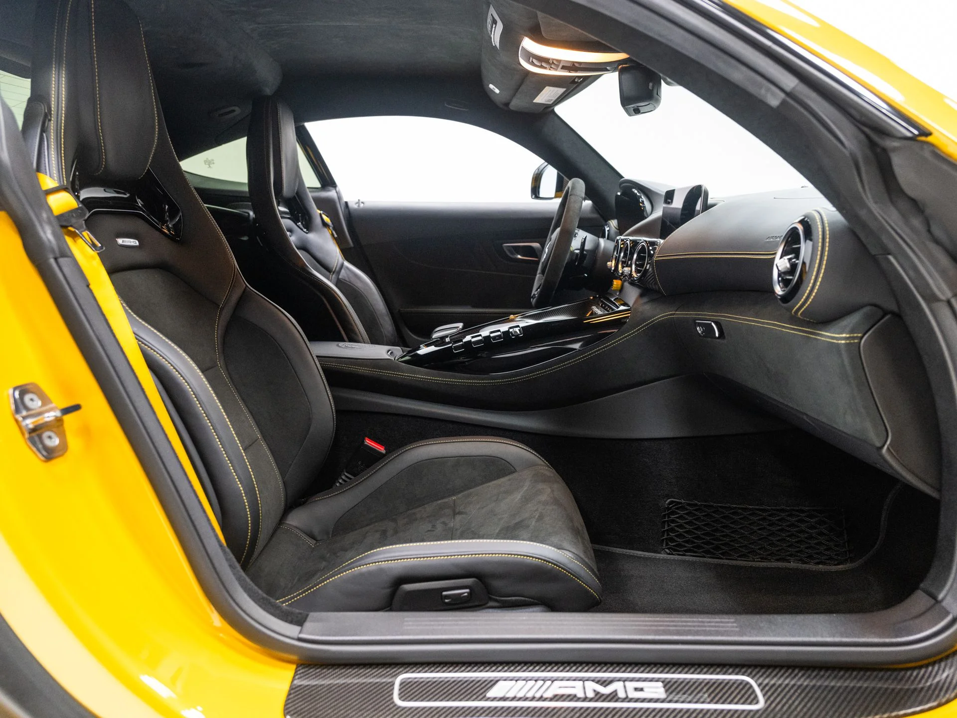 Used 2020 AMG Solarbeam Yellow Metallic Mercedes-Benz R image 37