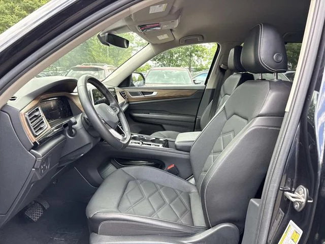 Used 2024  Volkswagen 2.0T SE w/Technology image 12