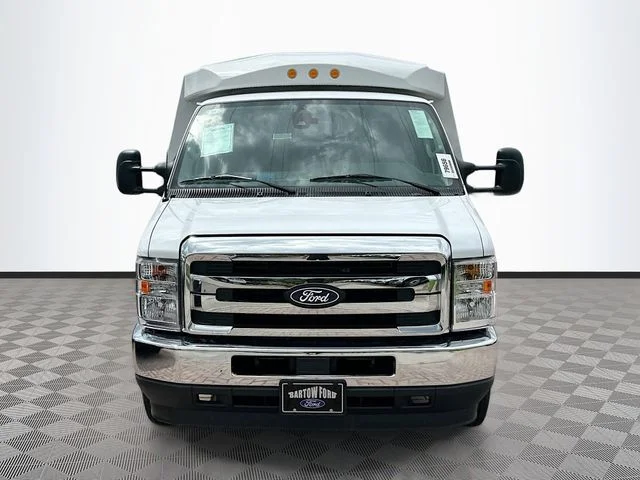 New 2026 Oxford White Ford Base image 2