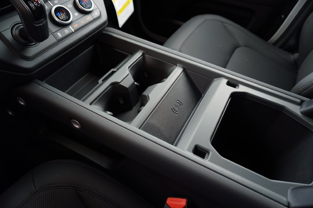 New 2026 Fuji White Land Rover X-Dynamic SE image 25