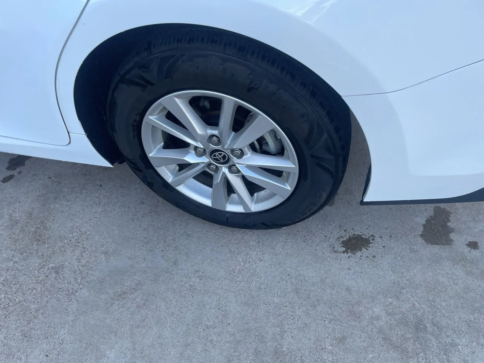 Used 2025 White Toyota LE image 14