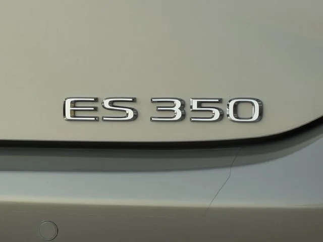 2025 Lexus ES 350 - Photo 9