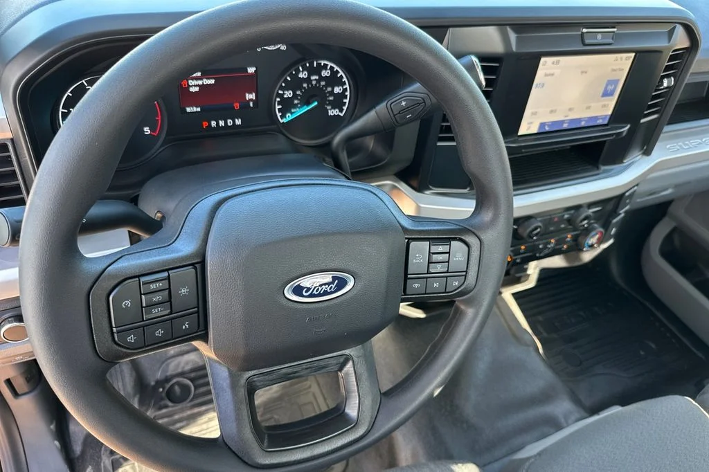 2025 Ford F-350 Super Duty Chassis Cab XLT - Photo 10