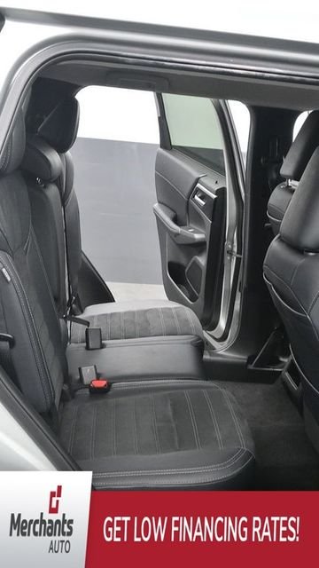 Used 2024 Silver Mitsubishi SE image 11