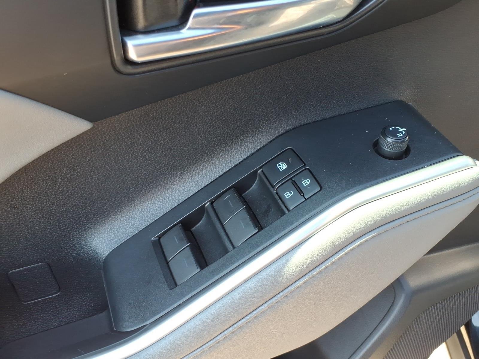 Used 2020 Midnight Black Metallic Toyota Hybrid XLE image 13