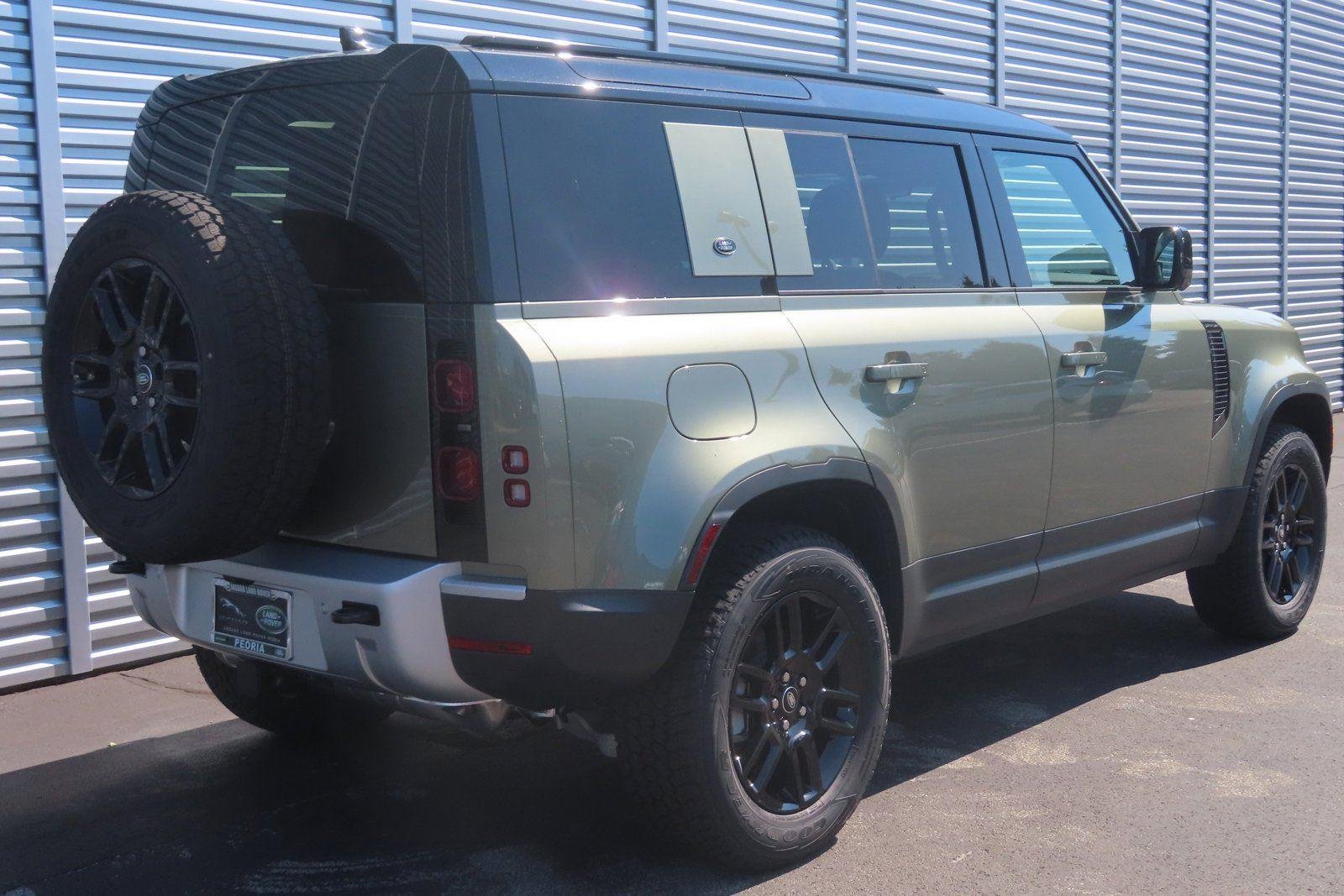 Used 2024 Pangea Green Metallic Land Rover S image 14