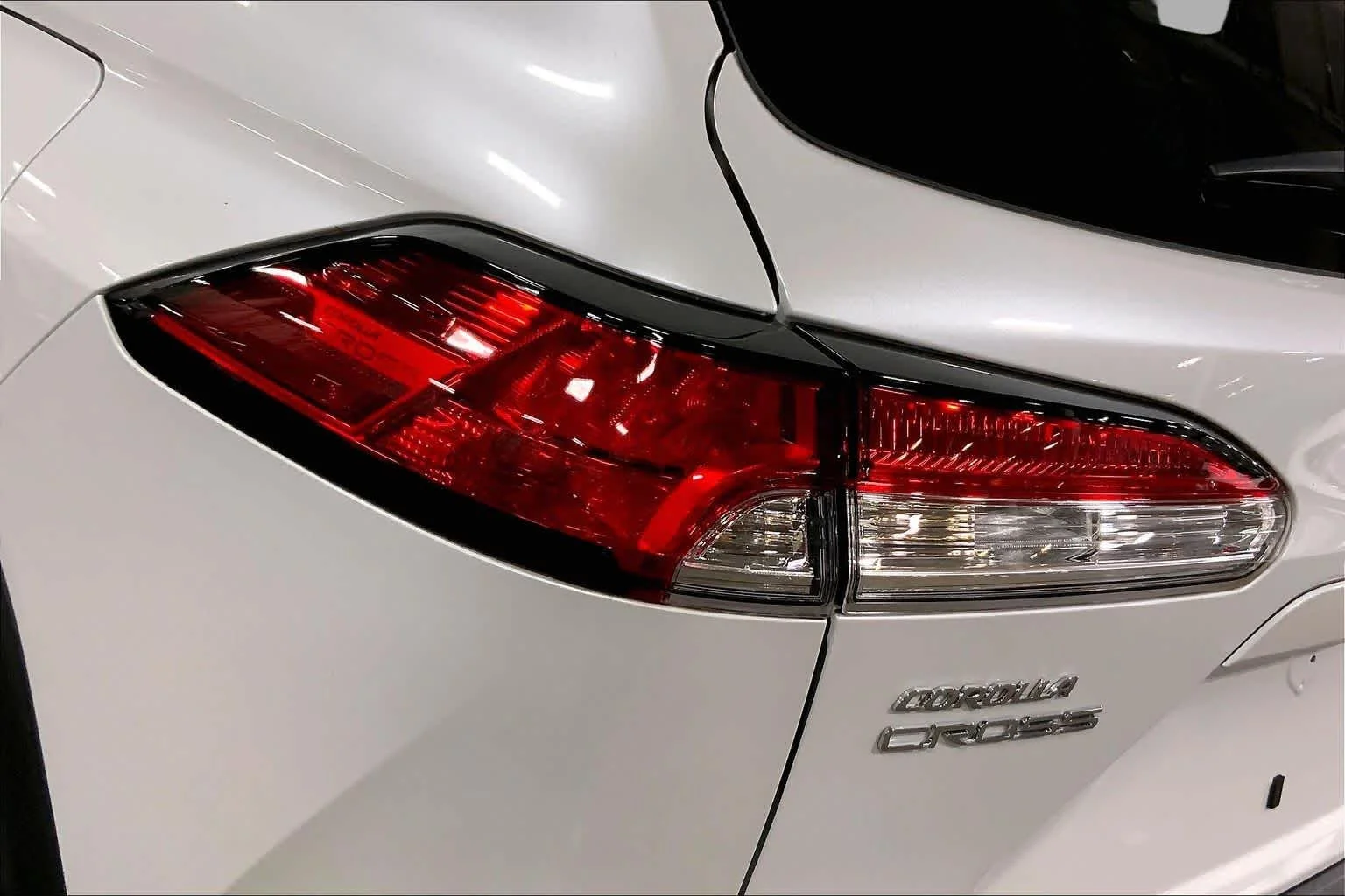 Used 2024 Wind Chill Pearl Toyota LE image 29