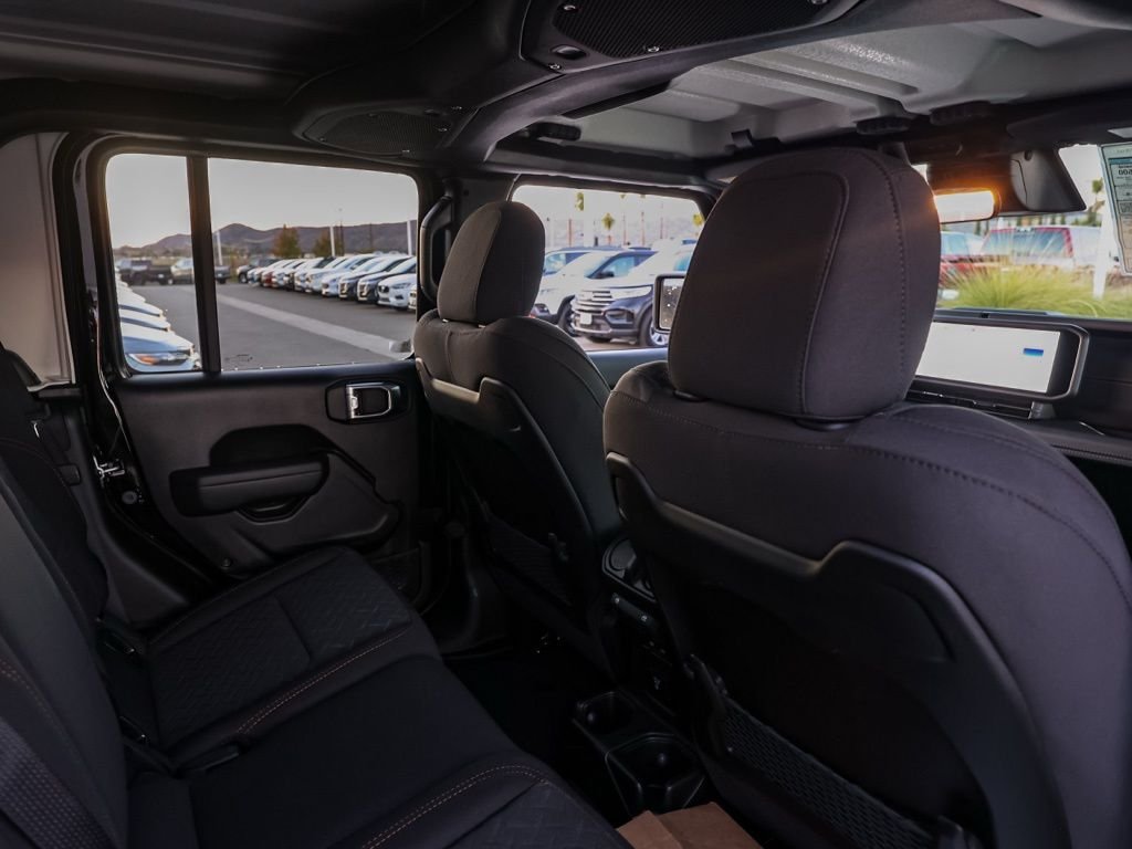 New 2026 Black Clear-Coat Exterior Paint Jeep Mojave image 15