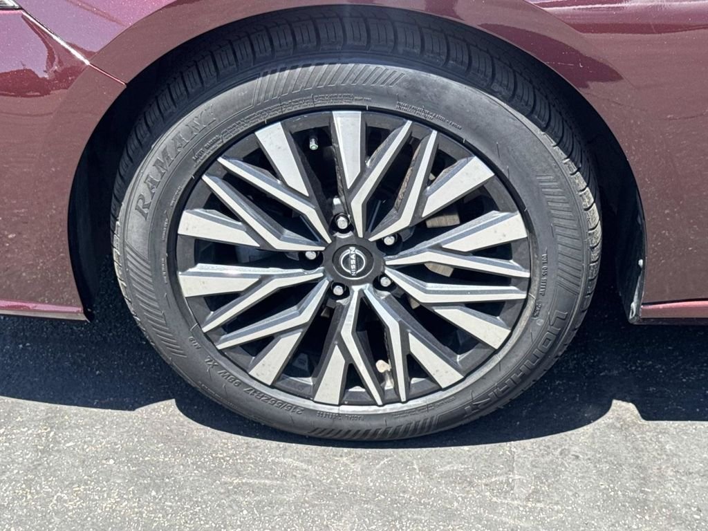 Used 2024 Red Nissan 2.5 SV image 30