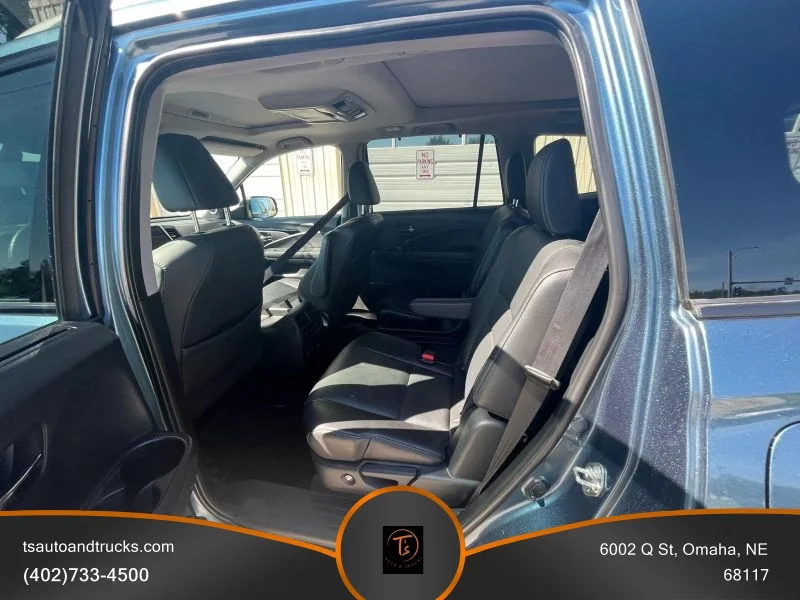 Used 2018 Blue Honda Touring Sport Utility 4D image 14